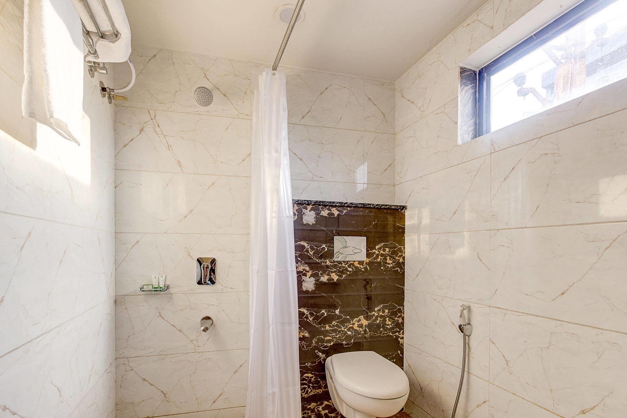 Treebo Shivani Indore Exterior foto