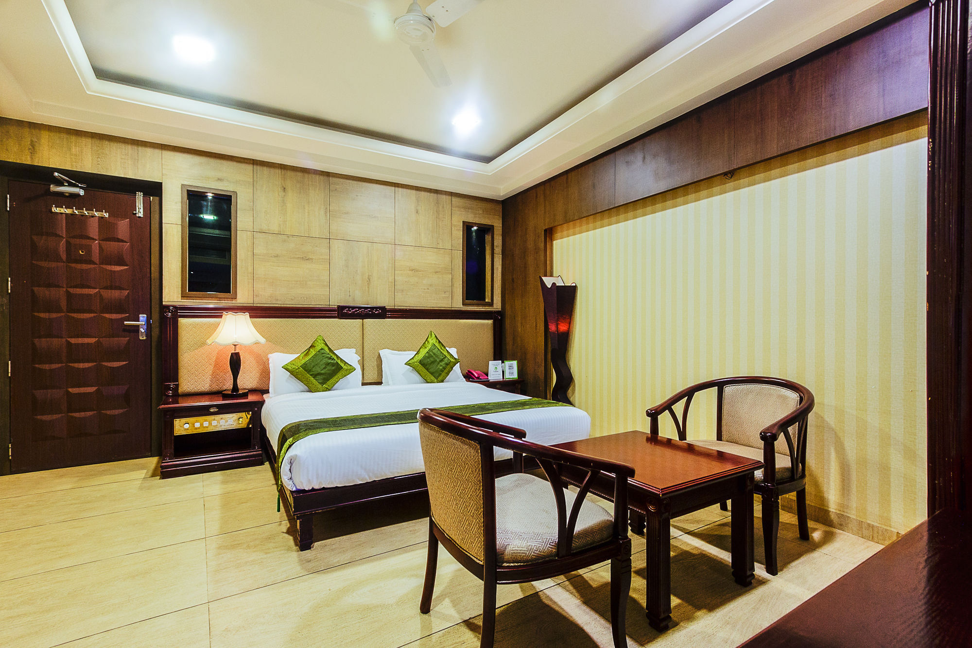 Treebo Shivani Indore Exterior foto